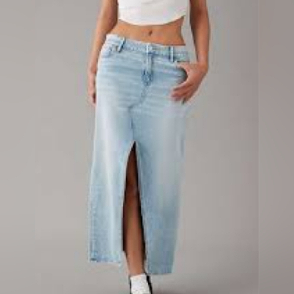 American Eagle Light Blue Denim Skirt Size 2